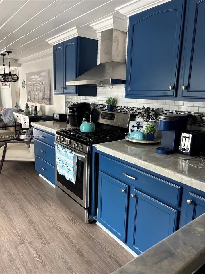 124 S Bay Harbor Dr #124 - Photo 5 of 25