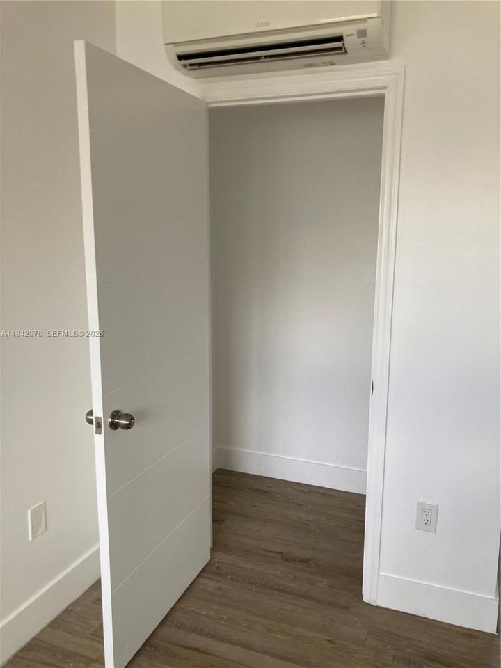 1815 Nw 1st Ct #2 - Photo 3 of 12