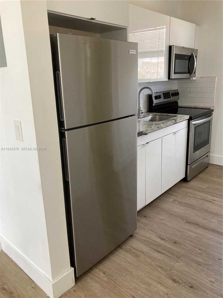 1815 Nw 1st Ct #2 - Photo 6 of 12