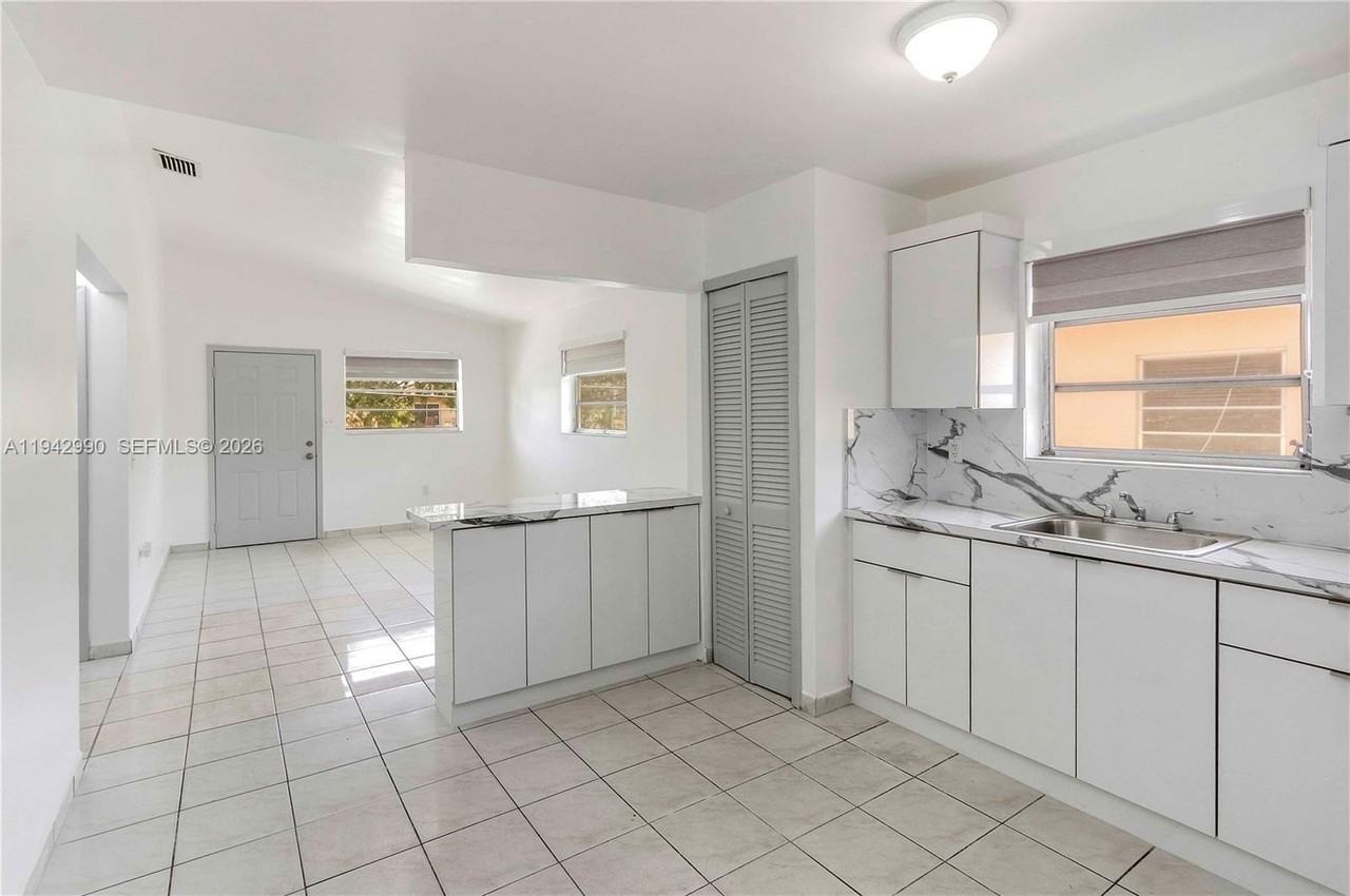 642 E 2nd Ave #A - Photo 3 of 14