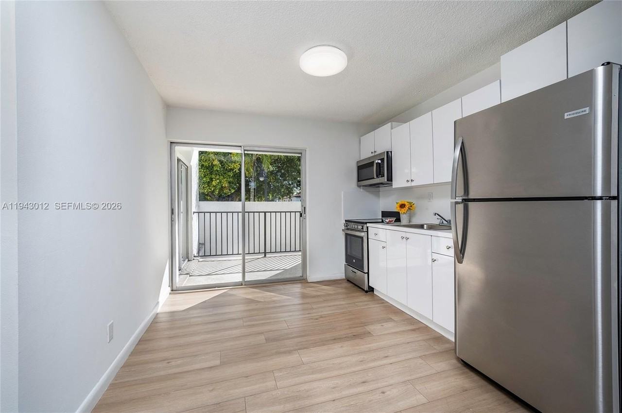 2463 Coral Way #25 - Photo 6 of 18