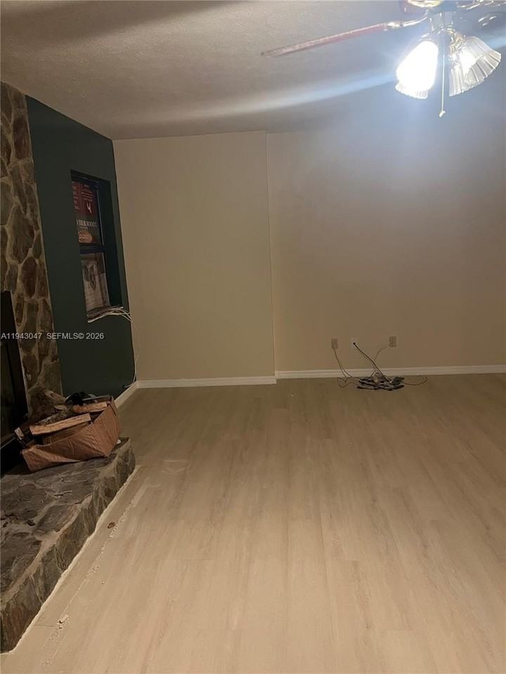 1811 N 45th St #1811 - Photo 6 of 7