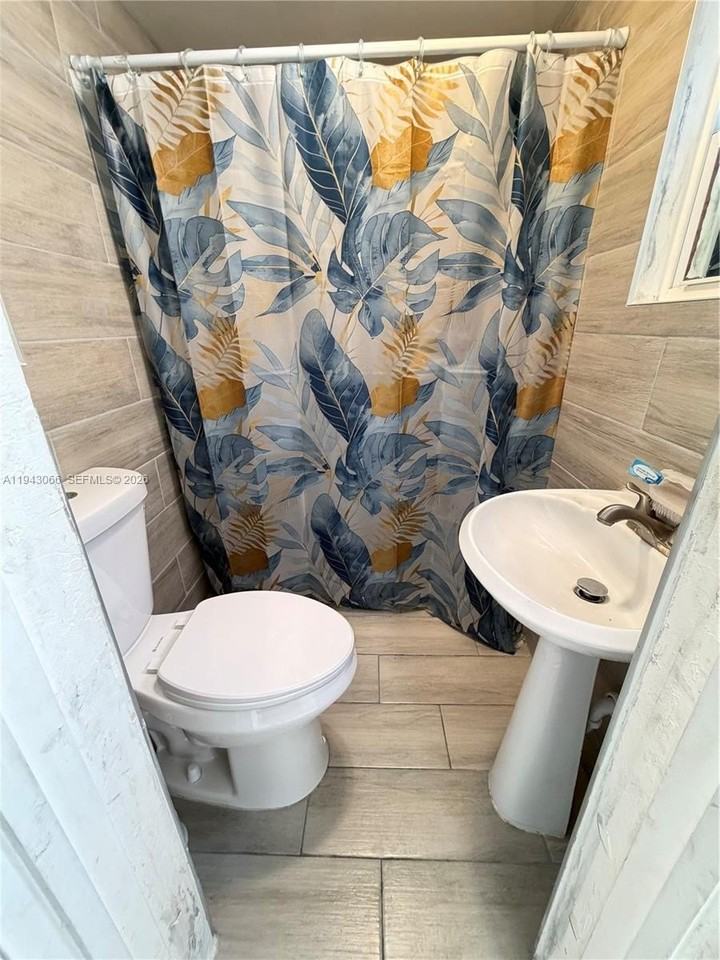 11201 Nw 12th Ave #2 - Photo 3 of 10