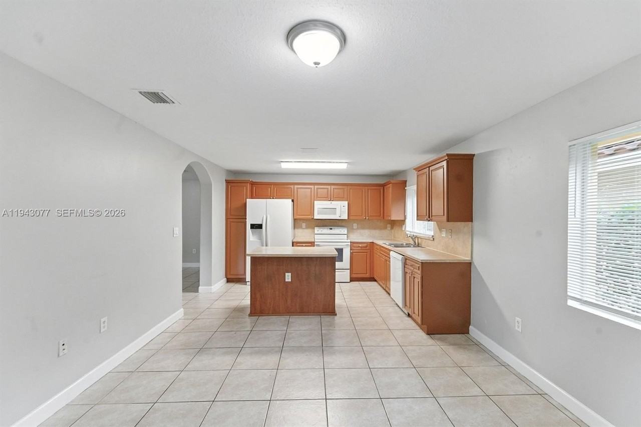 25355 Sw 135th Ct - Photo 7 of 32