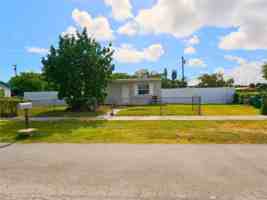 featured image of 10450 Sw 182nd St