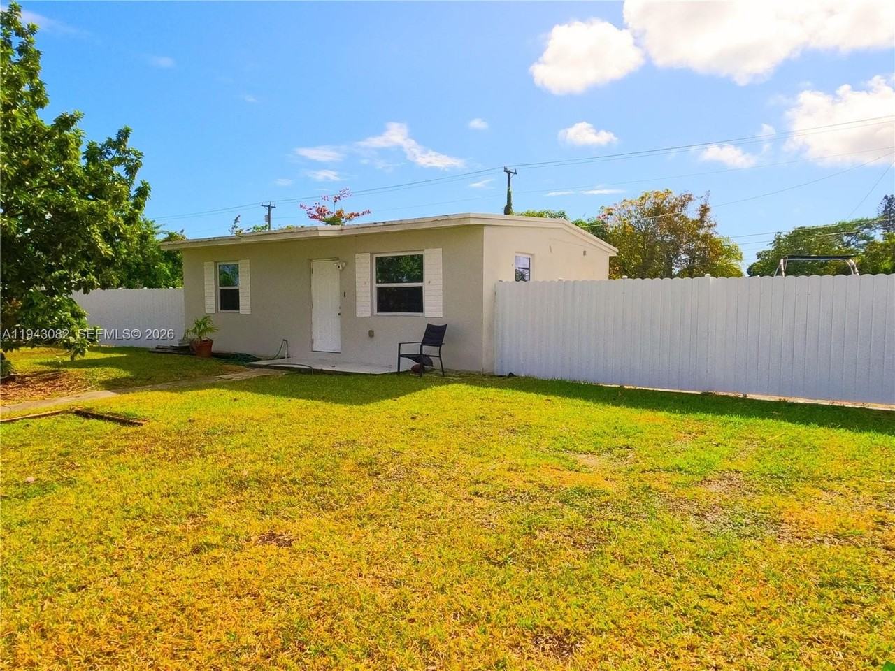 10450 Sw 182nd St - Photo 3 of 18