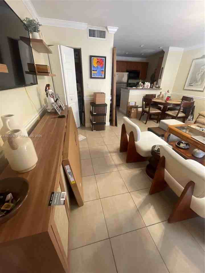 10820 N Kendall Dr #S4 - Photo 5 of 18