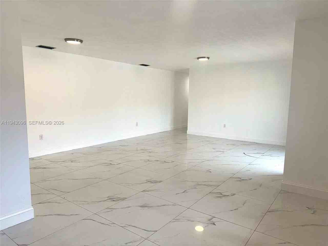 1150 Se 9th Ave #1150 - Photo 2 of 14