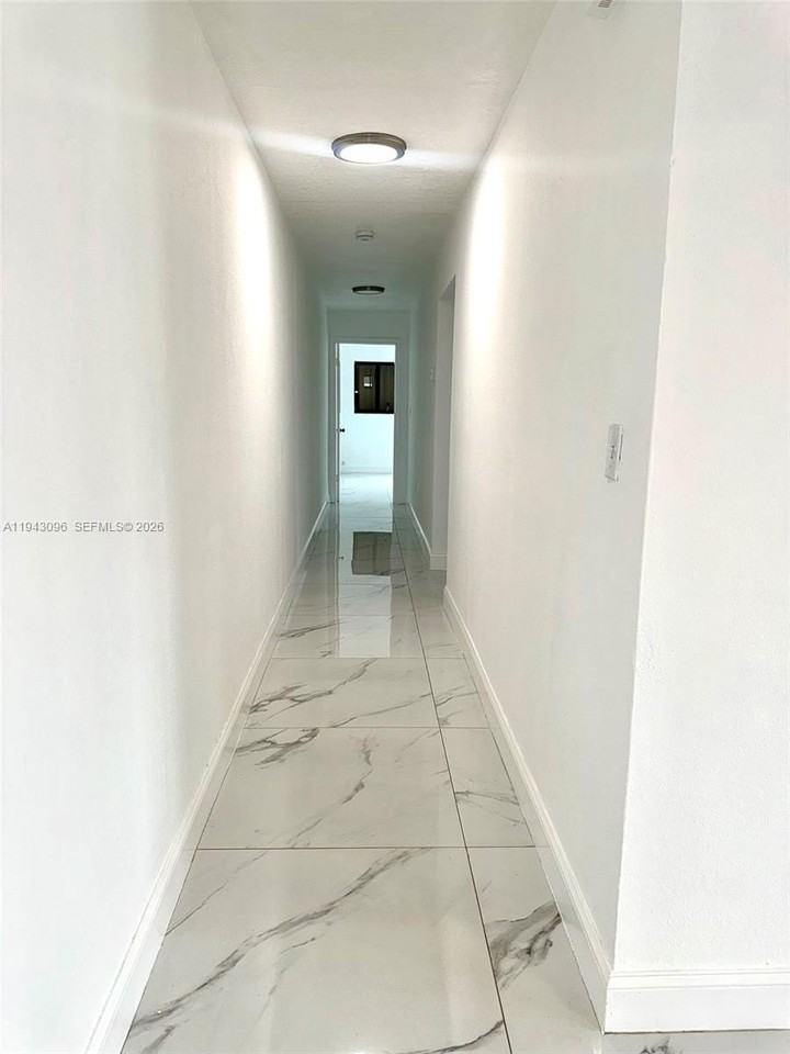 1150 Se 9th Ave #1150 - Photo 5 of 14