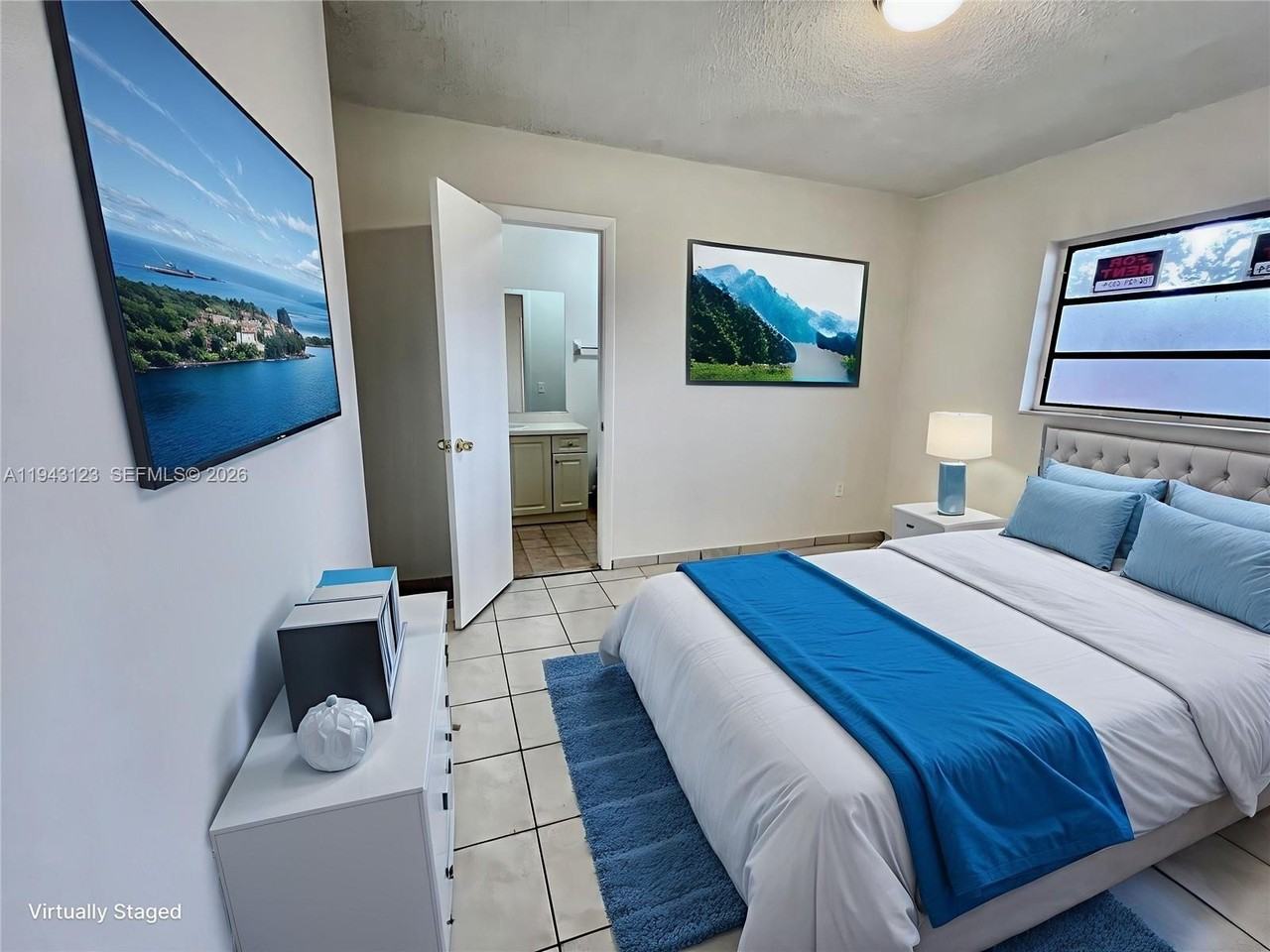 1127 W 37th St - Photo 2 of 16