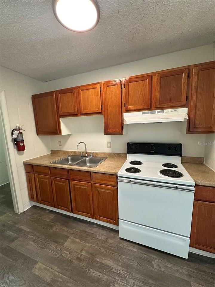 2982 Warfield Dr #B - Photo 4 of 14