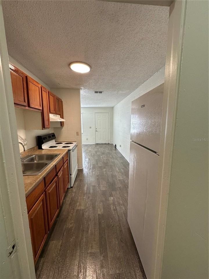 2982 Warfield Dr #B - Photo 5 of 14