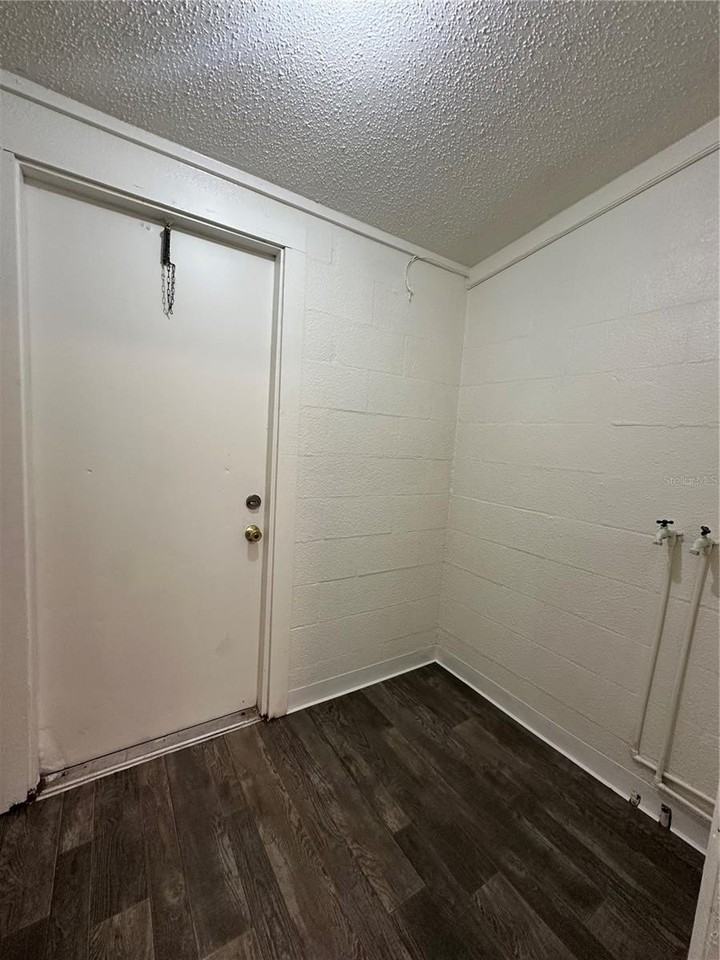 2982 Warfield Dr #B - Photo 7 of 14