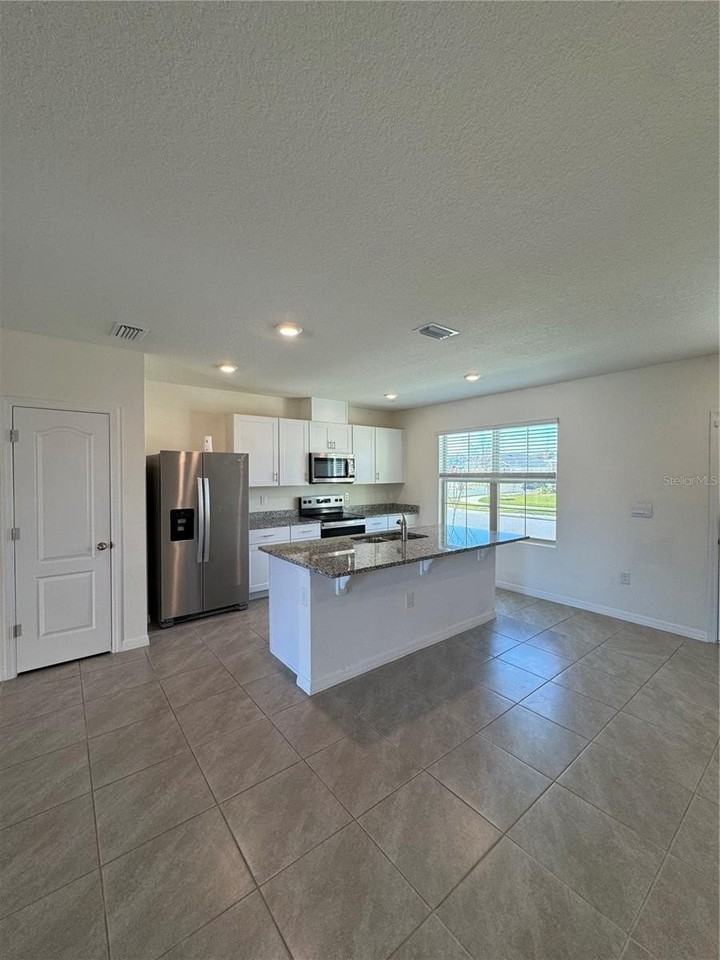 1659 Bitteroot St - Photo 3 of 18