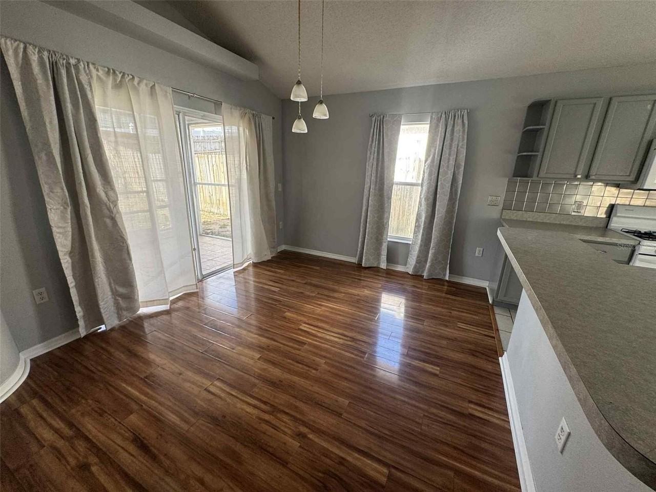 205 Nicholson Dr - Photo 6 of 14