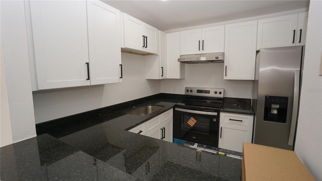 842 Angela Ln - Photo 4 of 17