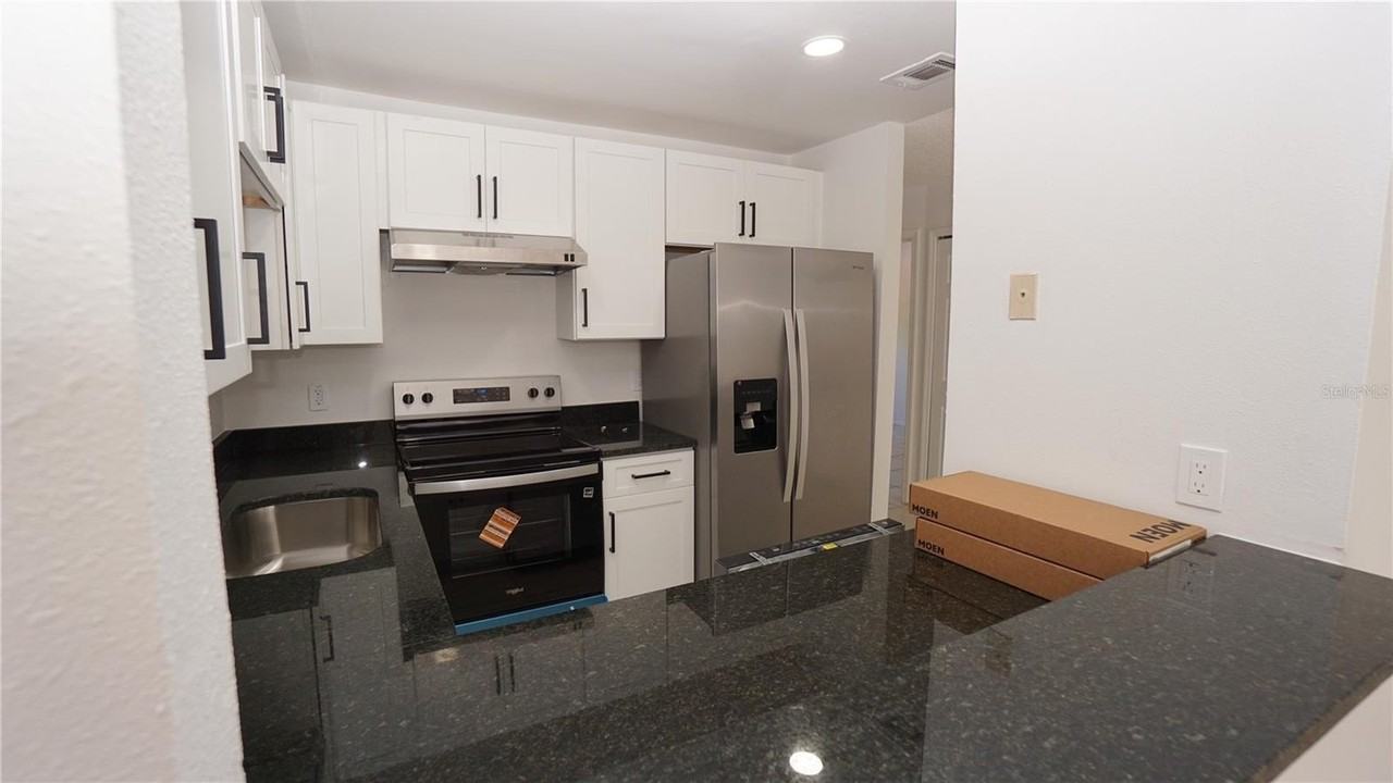 842 Angela Ln - Photo 5 of 17