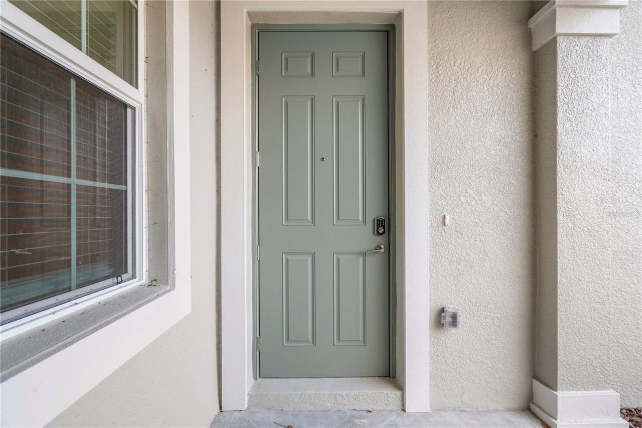 18170 Pleasantview Blvd - Photo 3 of 31