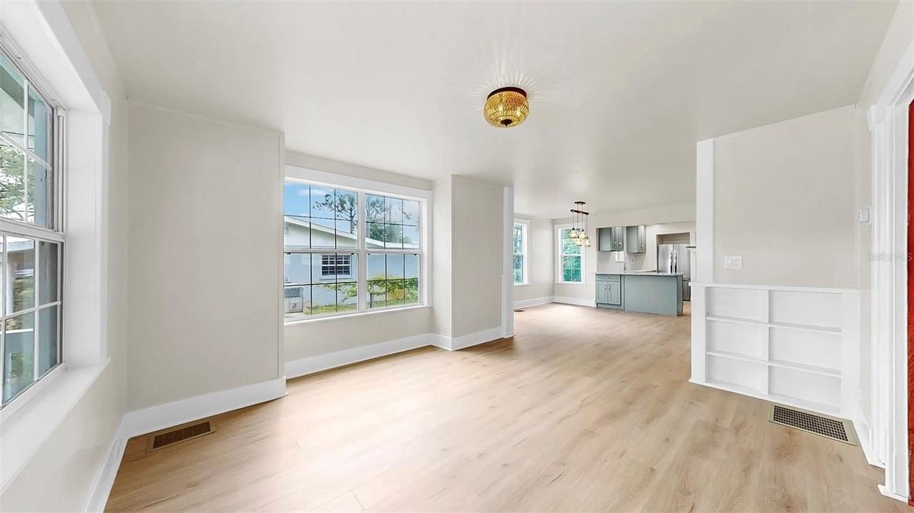 1005 45th St W - Photo 4 of 20