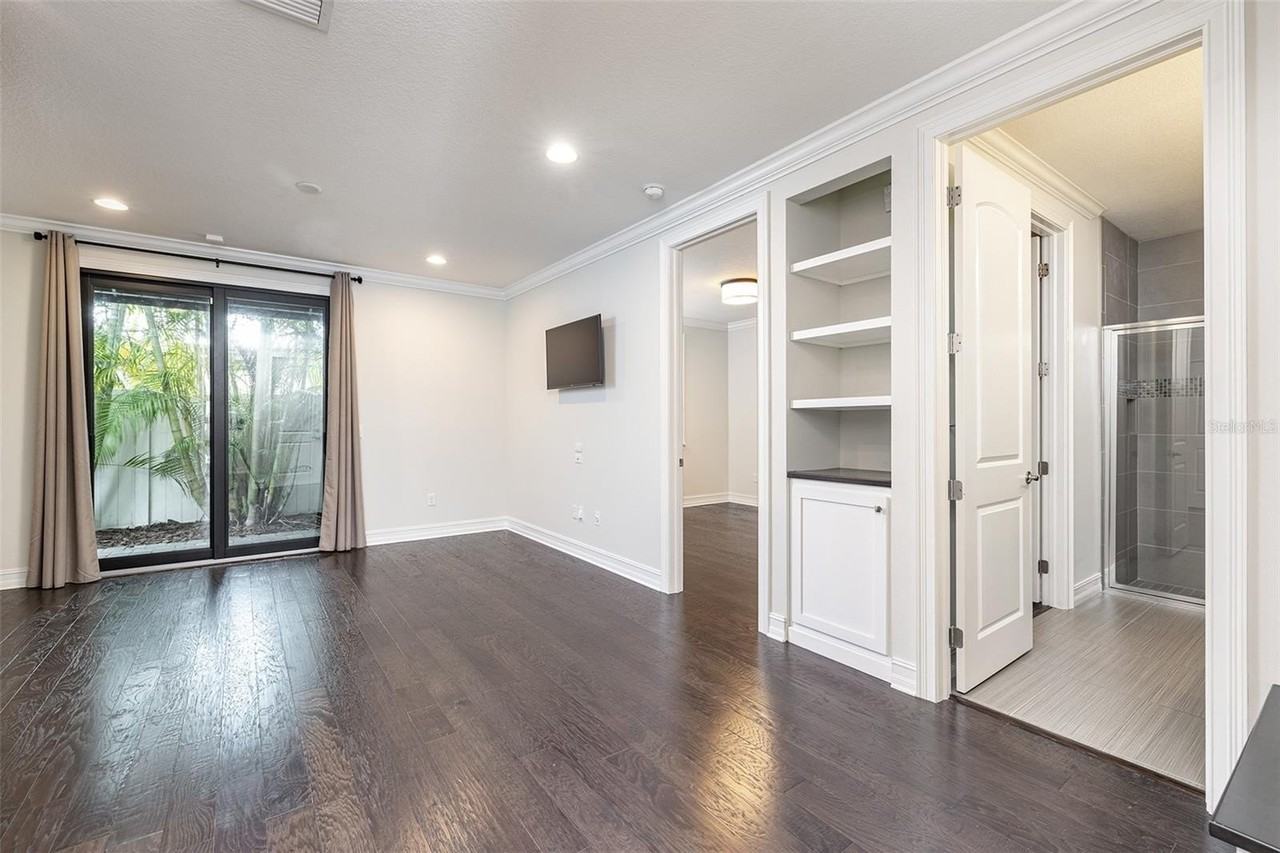 222 S Audubon Ave - Photo 7 of 39