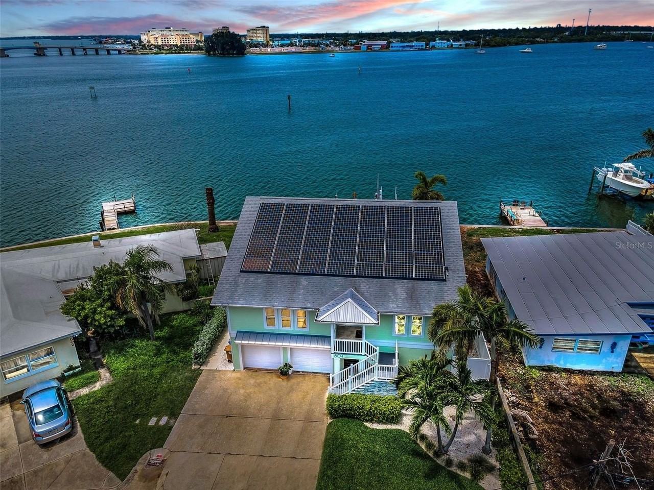 804 Bay Point Dr - Photo 4 of 50