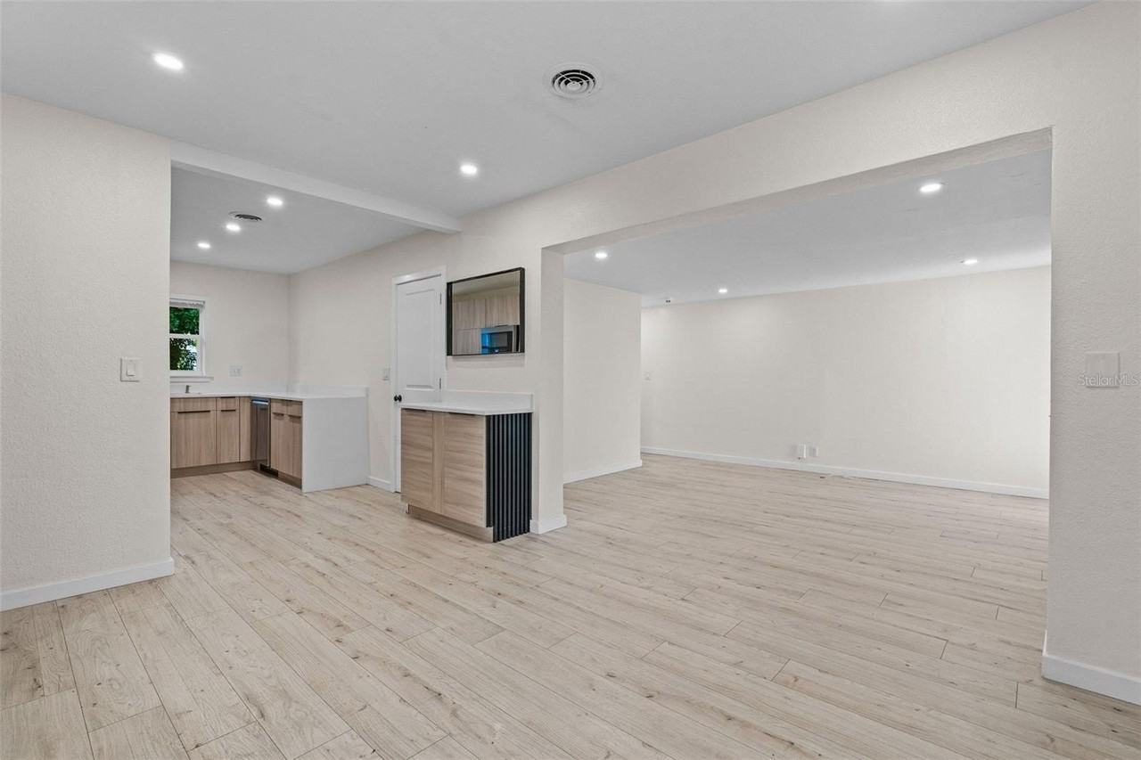 1401 Drew St - Photo 5 of 24