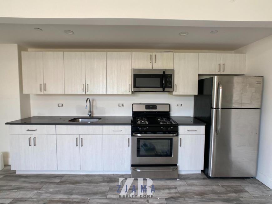 106 Remsen Ave - Photo 5 of 6