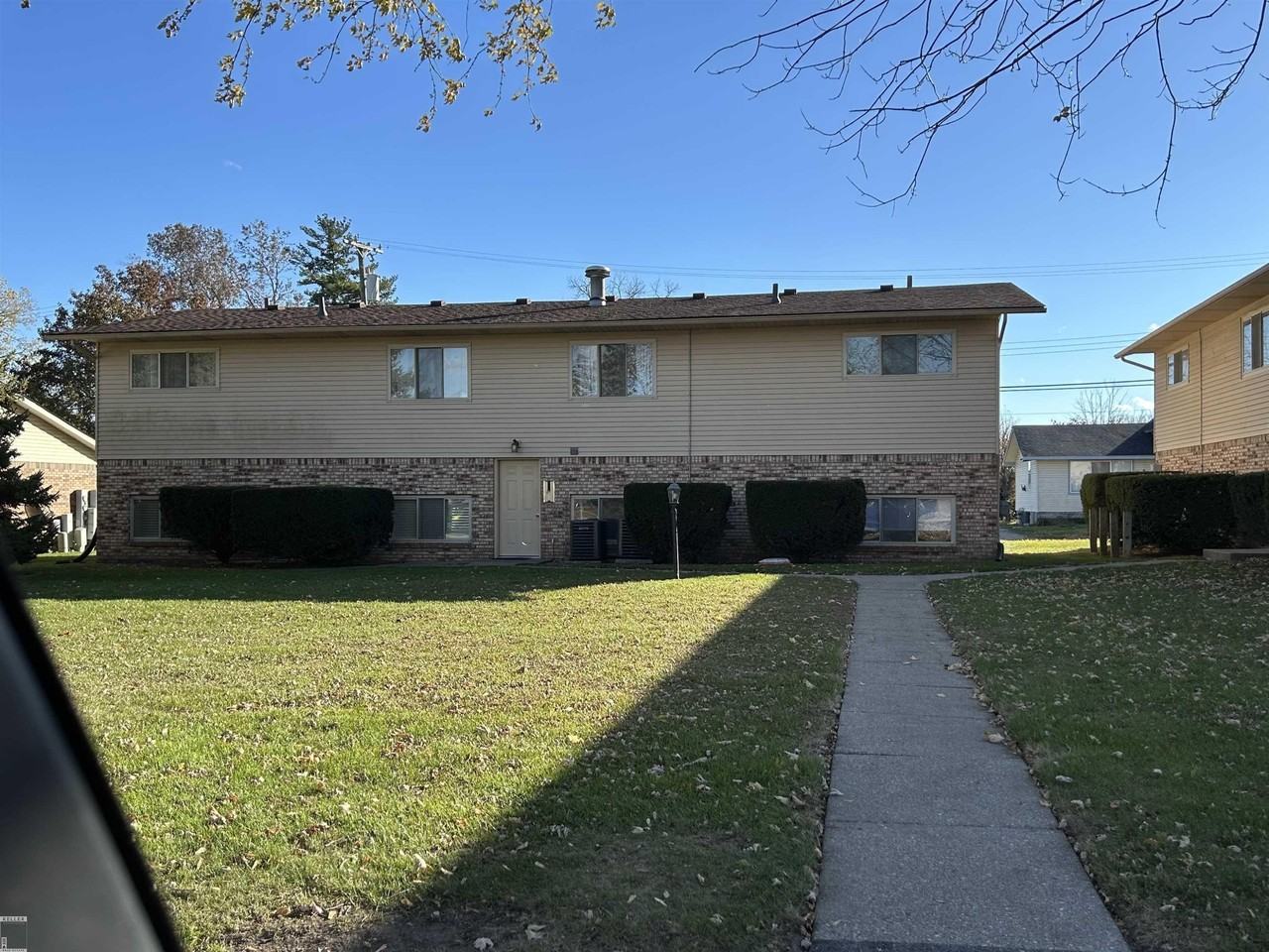 317 Spring St - Photo 2 of 8