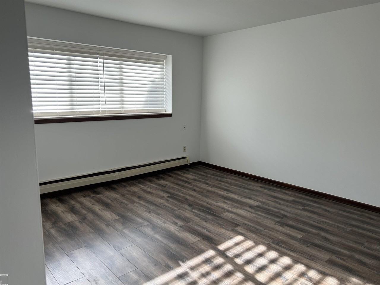 317 Spring St - Photo 3 of 8