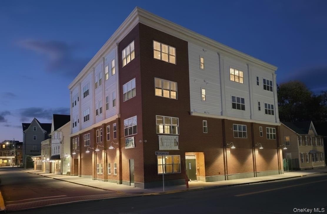 122 Greenwich Ave Unit 201 #201