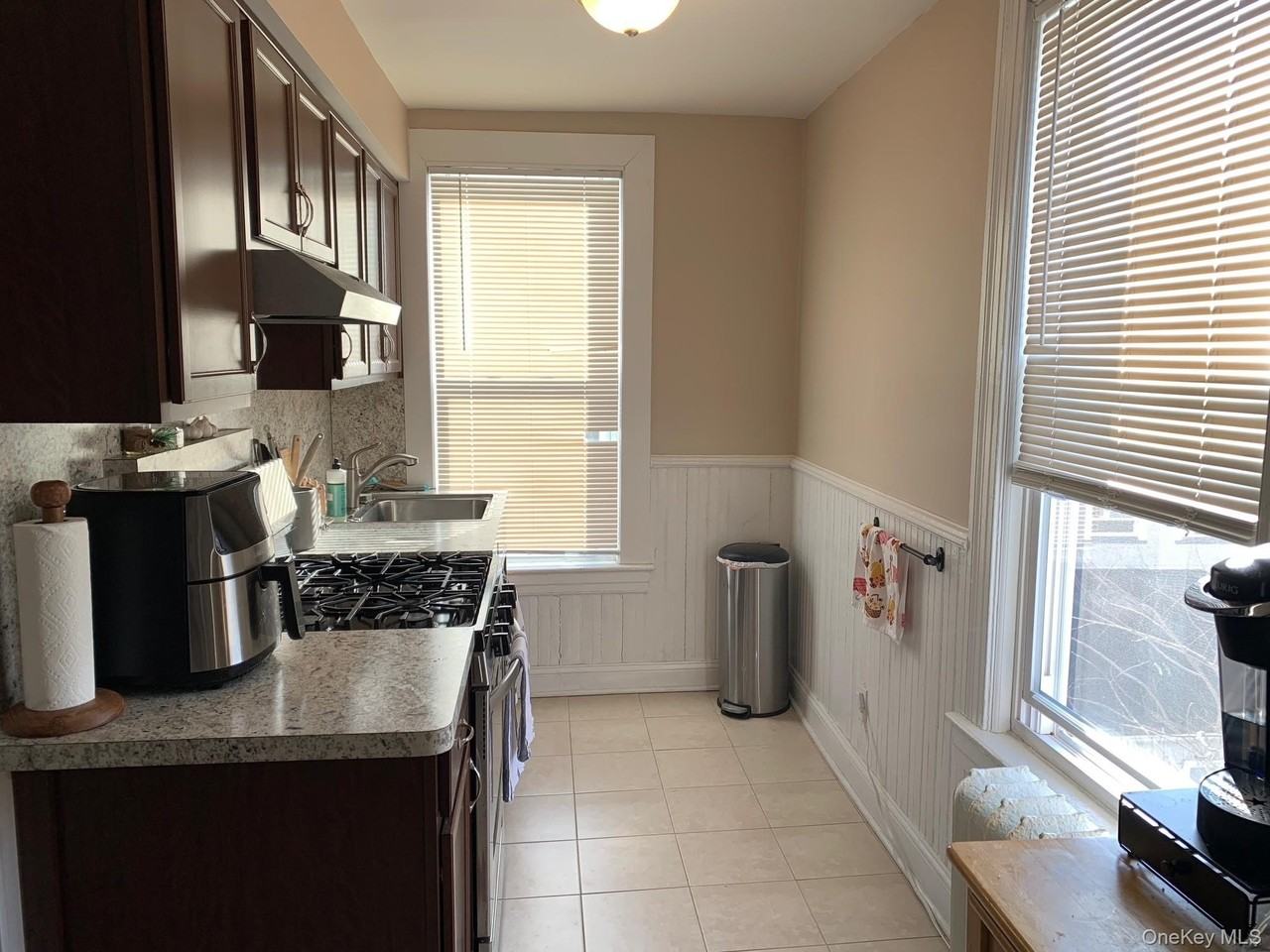 253 Sea Cliff Ave Apt 1 #1 - Photo 4 of 7