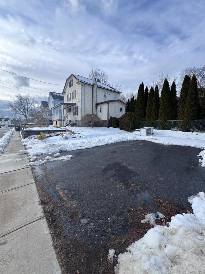 709 Tower Ave - Photo 3 of 39