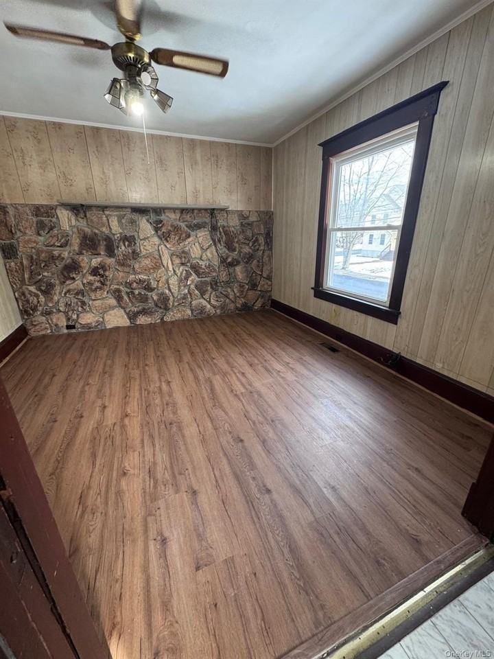 709 Tower Ave - Photo 4 of 39