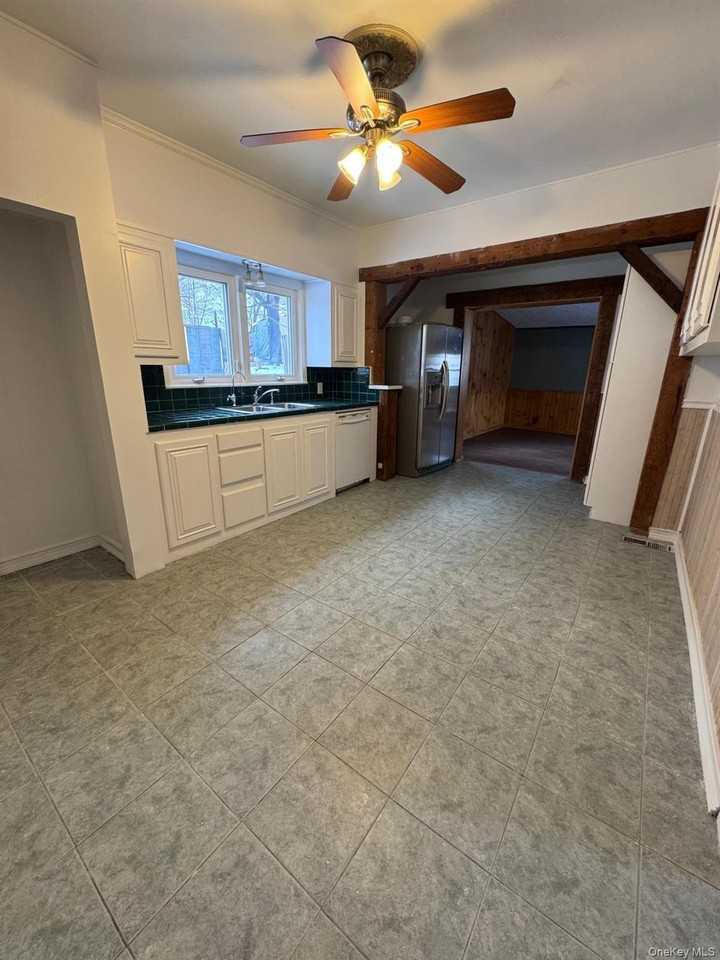 709 Tower Ave - Photo 7 of 39