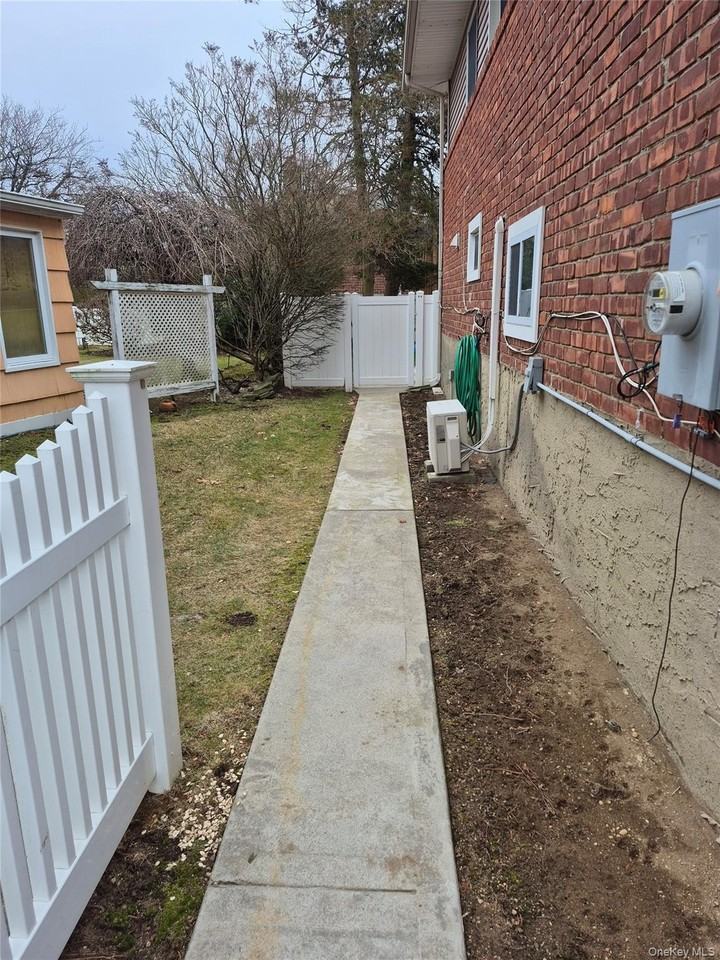 979 Mark Dr 1st Fl #1stFL - Photo 3 of 19