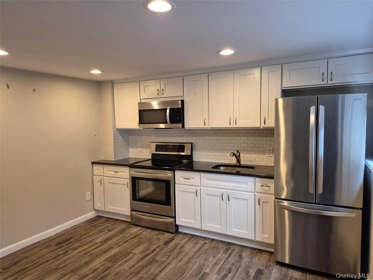 979 Mark Dr 1st Fl #1stFL - Photo 5 of 19