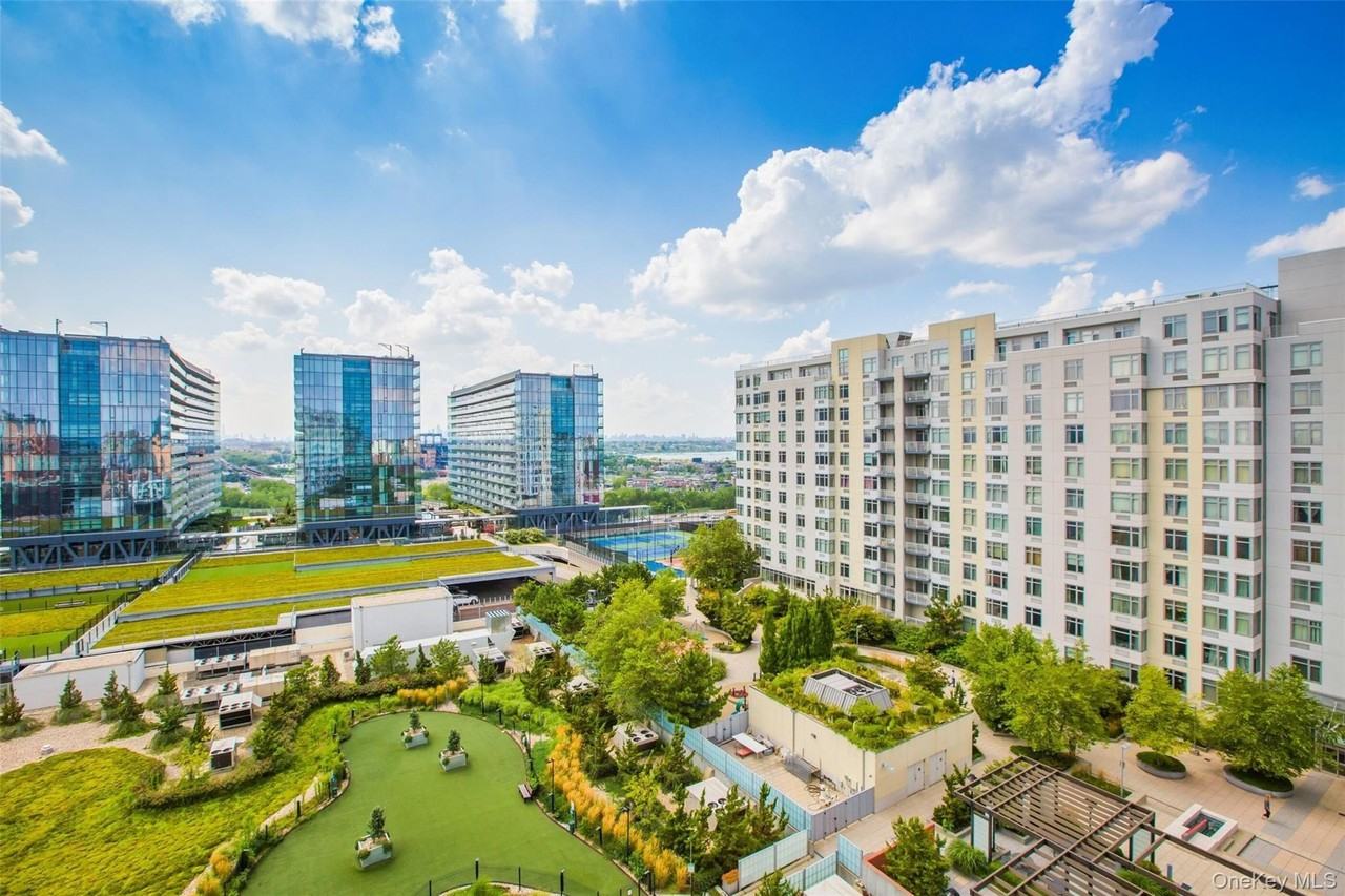 4028 College Point Blvd Apt 1505 #1505 - Photo 3 of 17