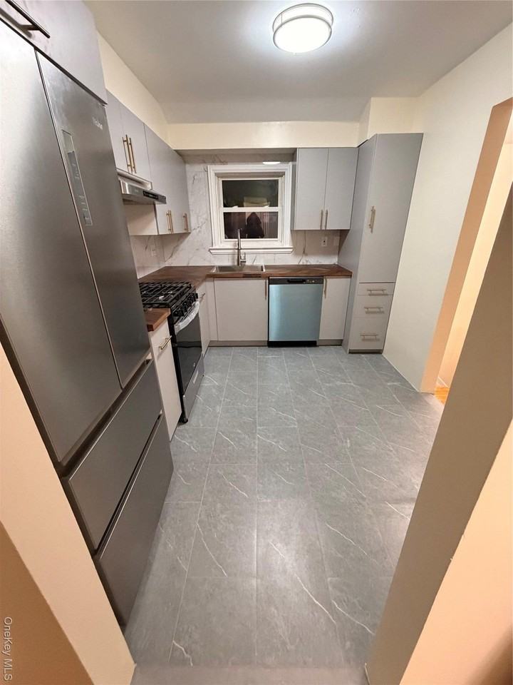 3189 Hatting Pl - Photo 2 of 12