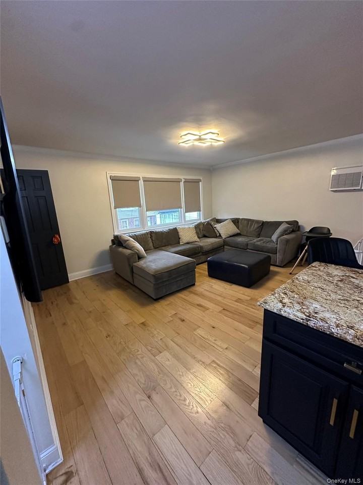 10144 98th St - Photo 5 of 15