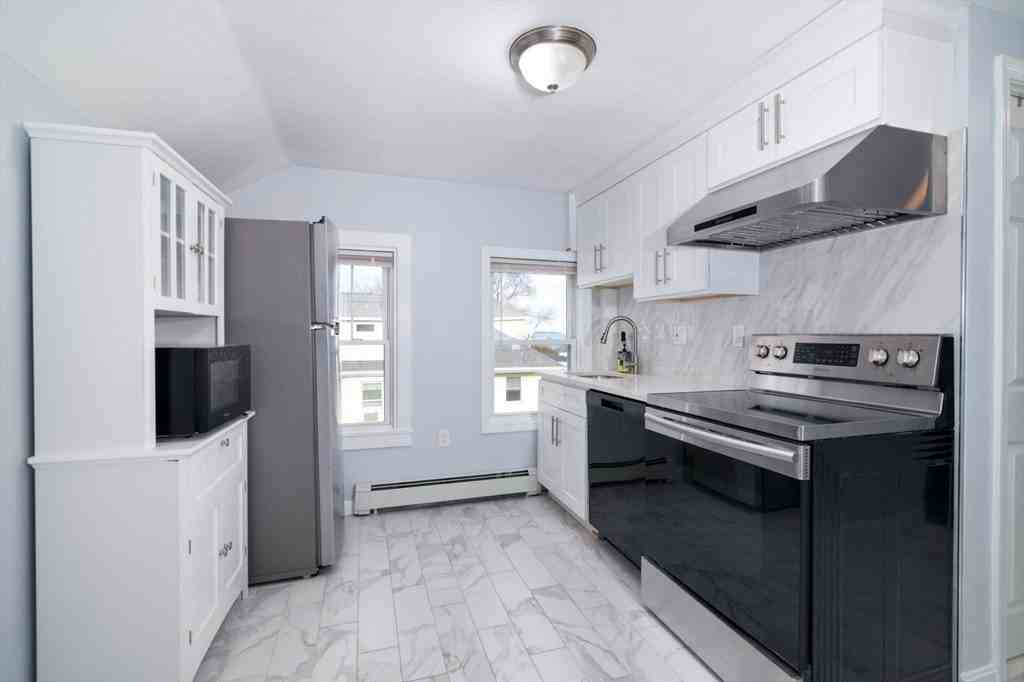 165 Davis St Unit 3 #3 - Photo 5 of 20