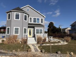 featured image of 504 N Lake Dr