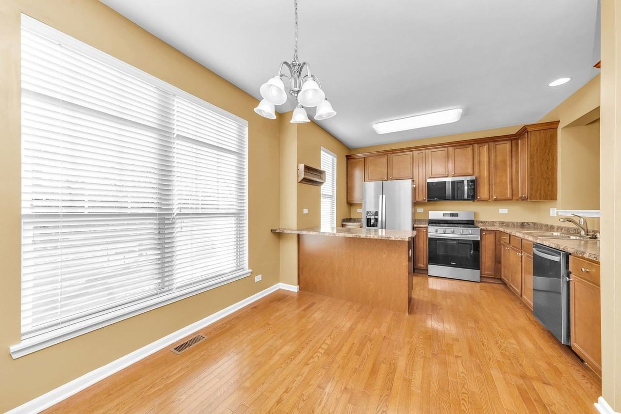 3345 Kentshire Cir - Photo 2 of 17