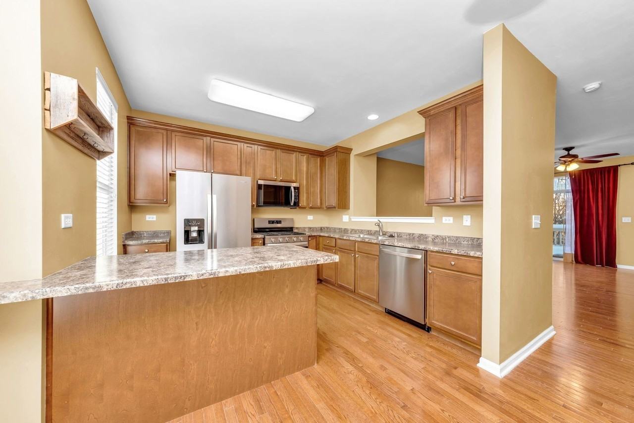 3345 Kentshire Cir - Photo 3 of 17