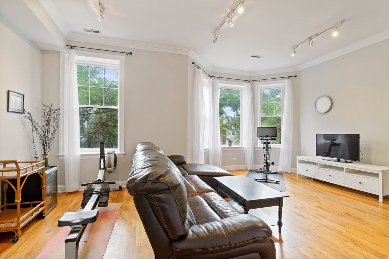 3734 N Clifton Ave Apt 2 #2 - Photo 2 of 12