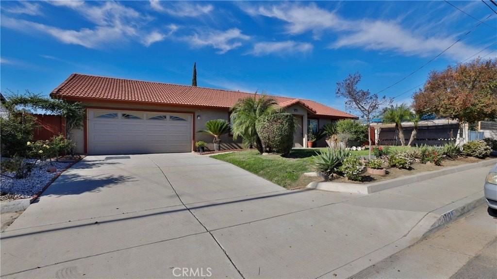 1712 S Fern Ave - Photo 5 of 32