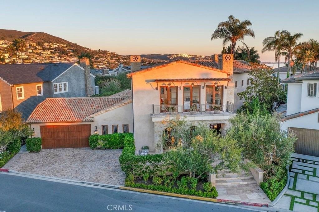 136 Emerald Bay - Photo 3 of 50