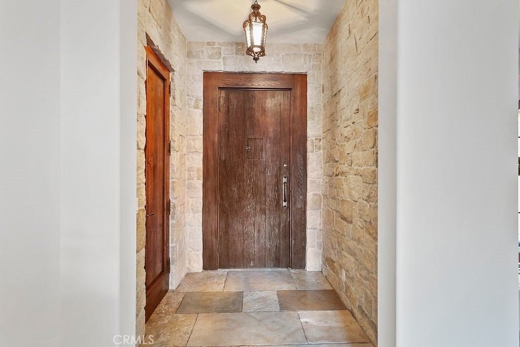 136 Emerald Bay - Photo 7 of 50