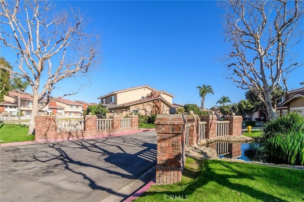 7802 Bayport Dr #28 - Photo 3 of 42