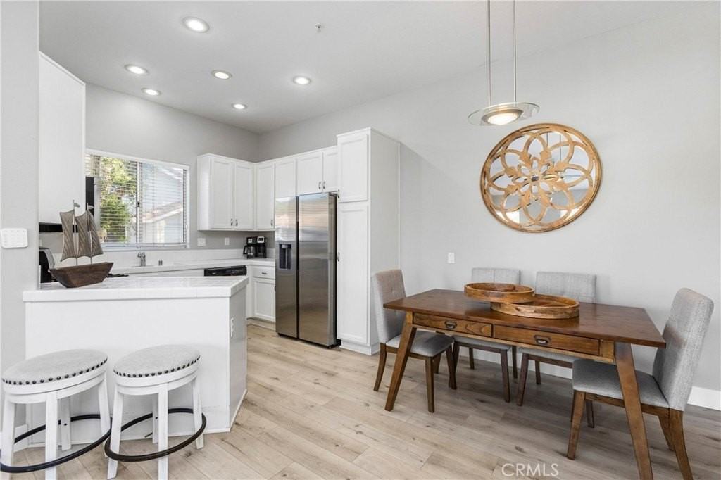 181 California Ct - Photo 4 of 28