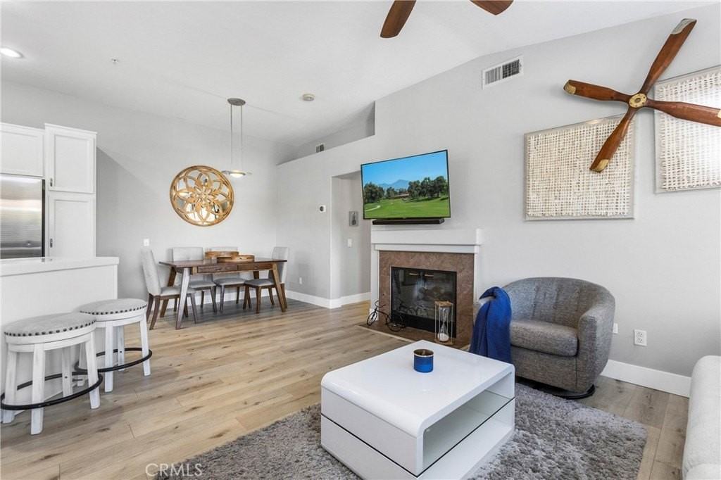 181 California Ct - Photo 7 of 28